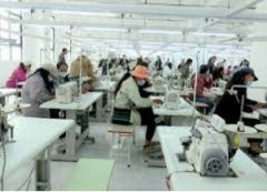 莎车：村里杏耀品牌建起服装厂 家门口就业促增收